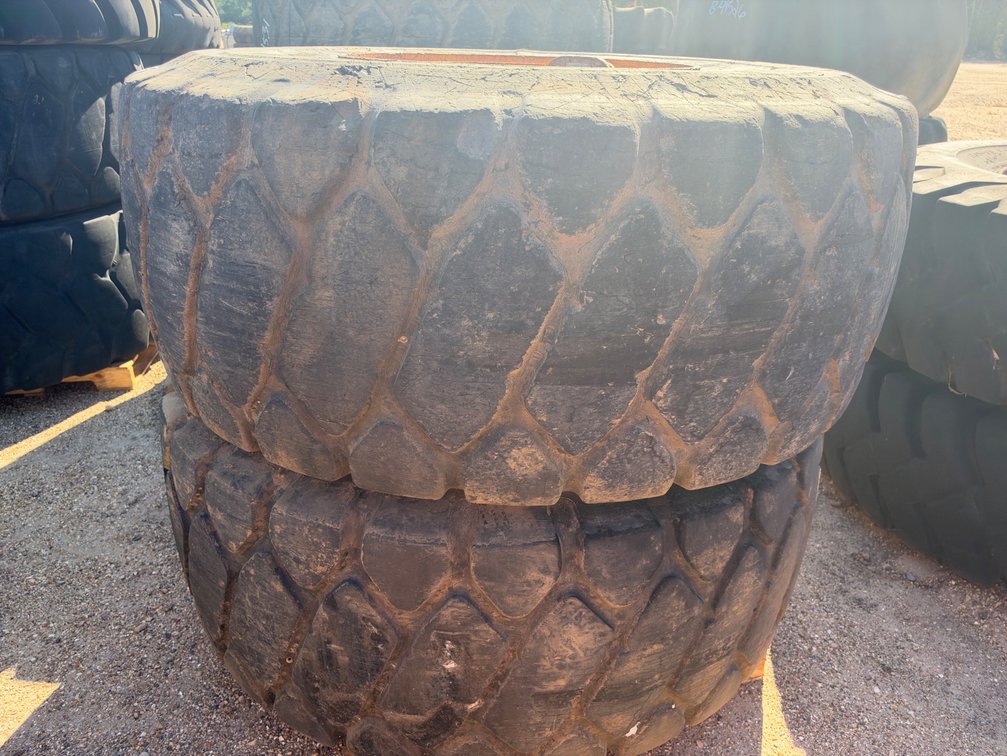 (2) 26.5R25 EQUIPMENT TIRES