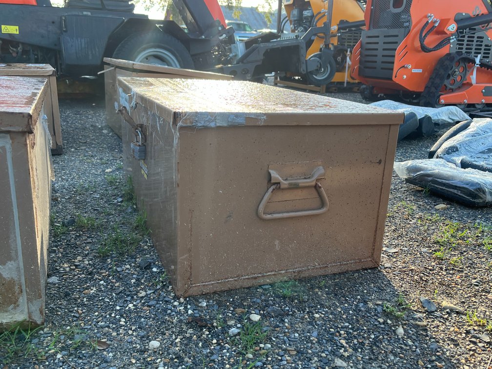 KNAACK TOOL BOX