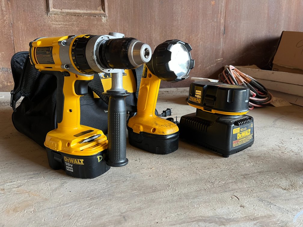 DeWalt 1/2" Heavy Duty Hammer Drill and Area Light