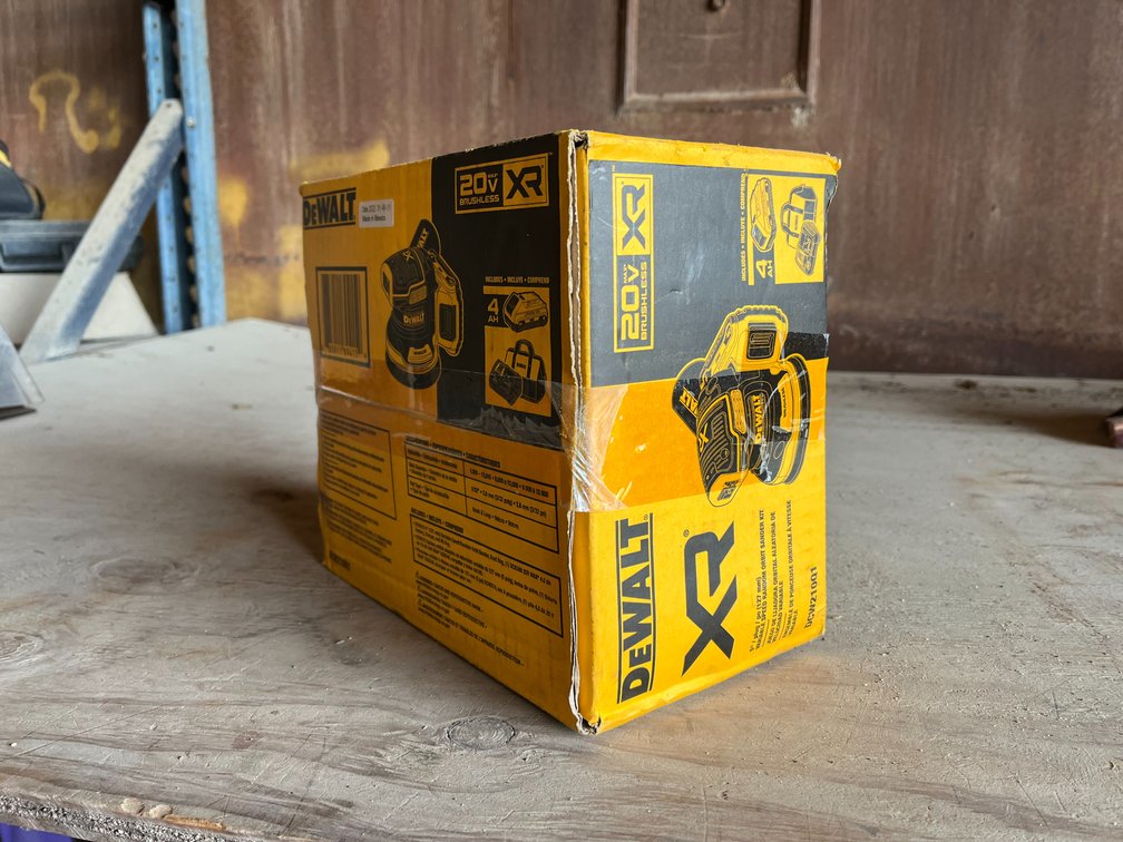 DeWalt 5" Variable Speed Random Orbit Sander Kit