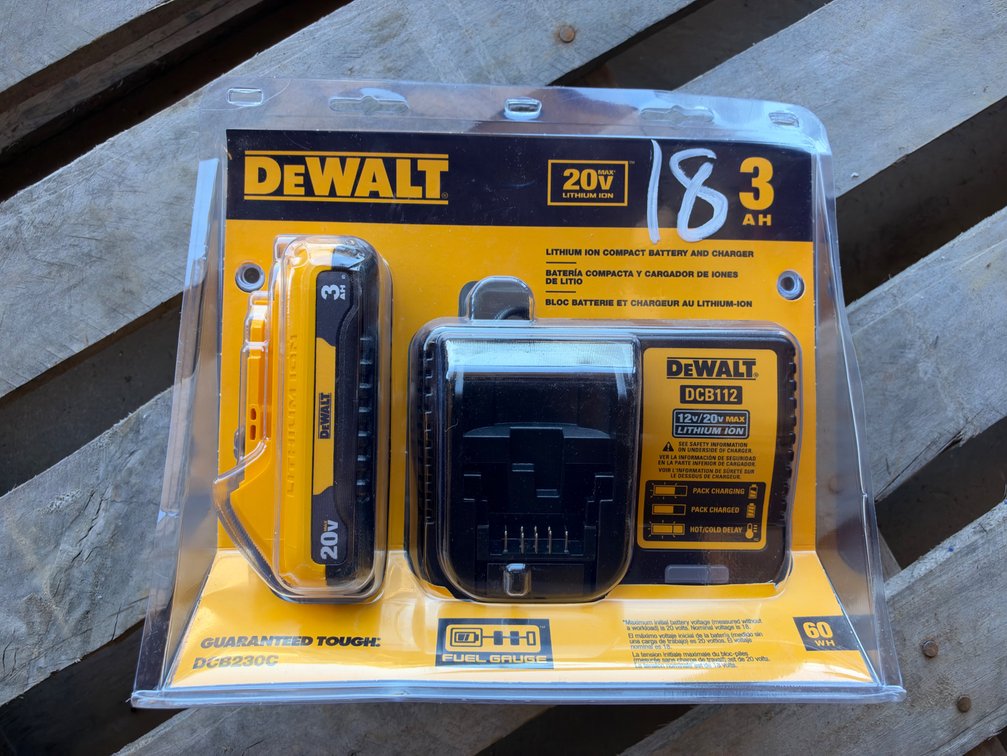 DeWalt 3AH Lithium ION compact battery and charger