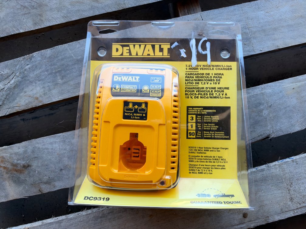 DeWalt 7.2V-18V 1-Hour Vehicle Charger