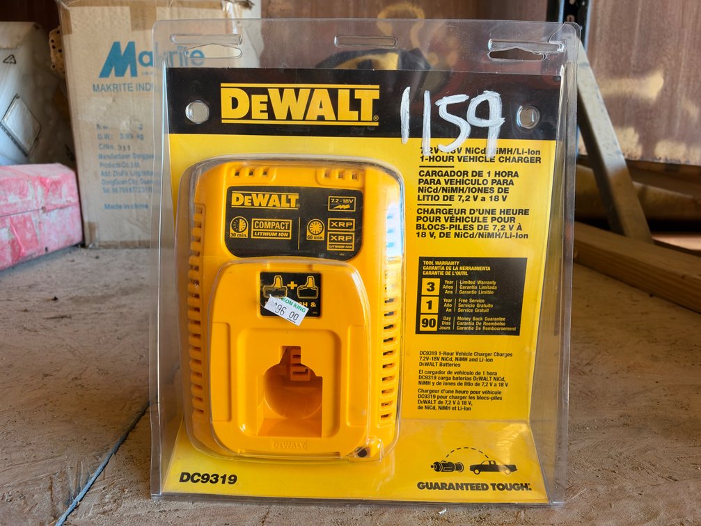 DeWalt 7.2V-18V NiCd/NiMH/Li-ion 1-hour Vehicle Charger