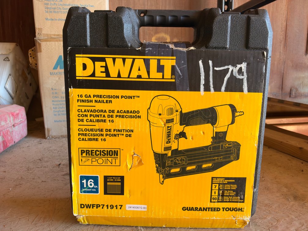 DeWalt Pneumatic 16 Ga Precison Point Finish Nailer