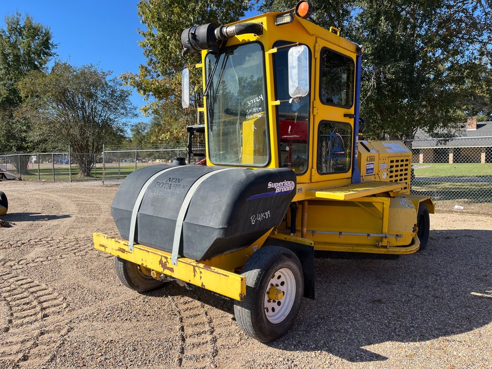 SUPERIOR BROOM DT74J SWEEPER