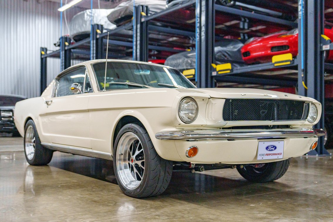 1965 FASTBACK MUSTANG