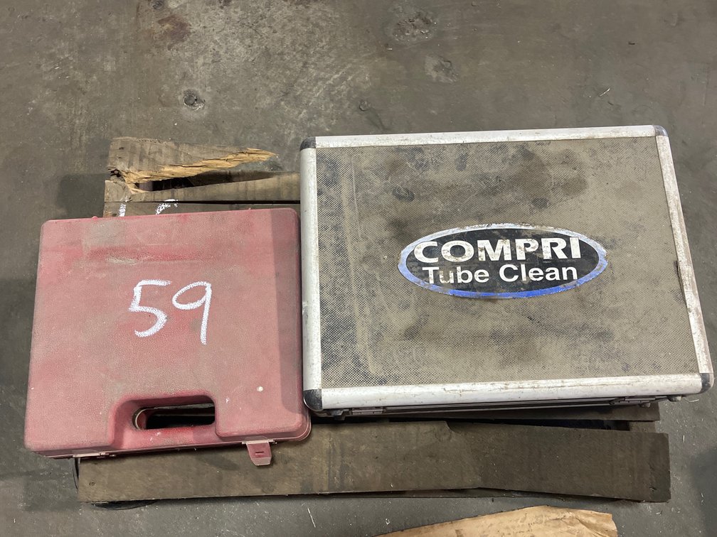 LOT WITH COMPRI TUBE CLEANING KIT