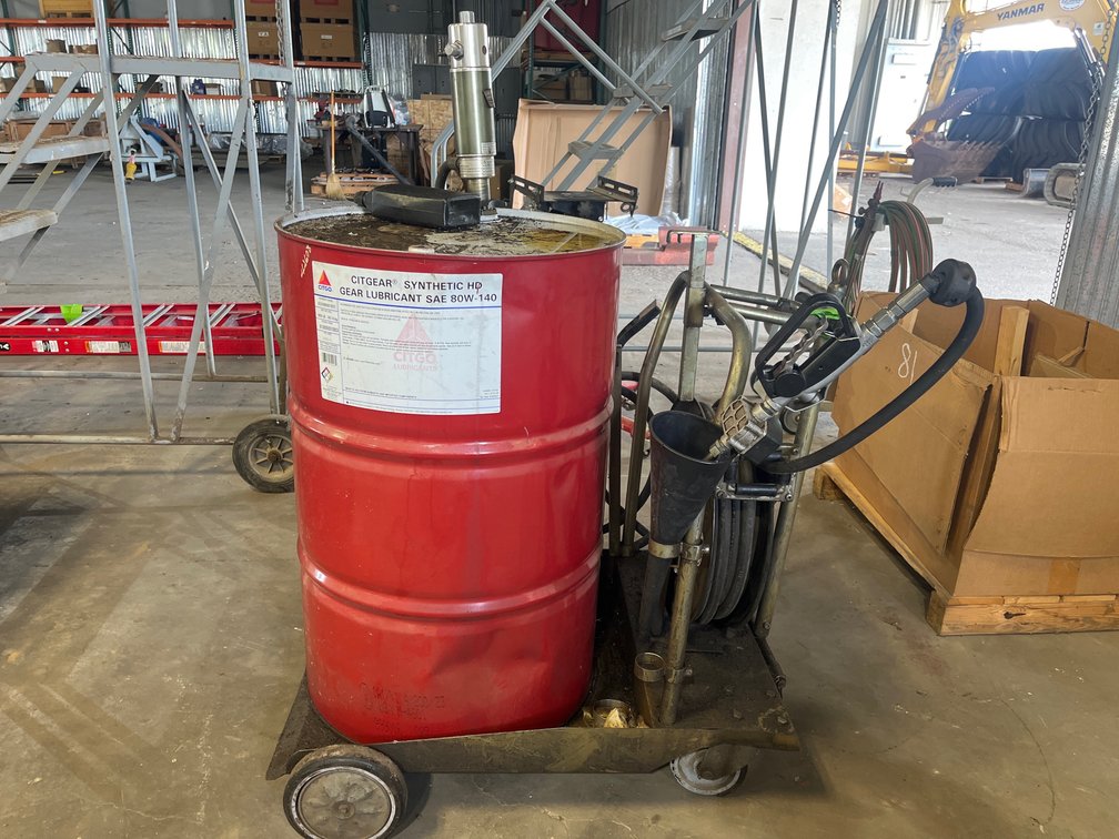 MOBILE OIL DOLLY WITH PUMP 