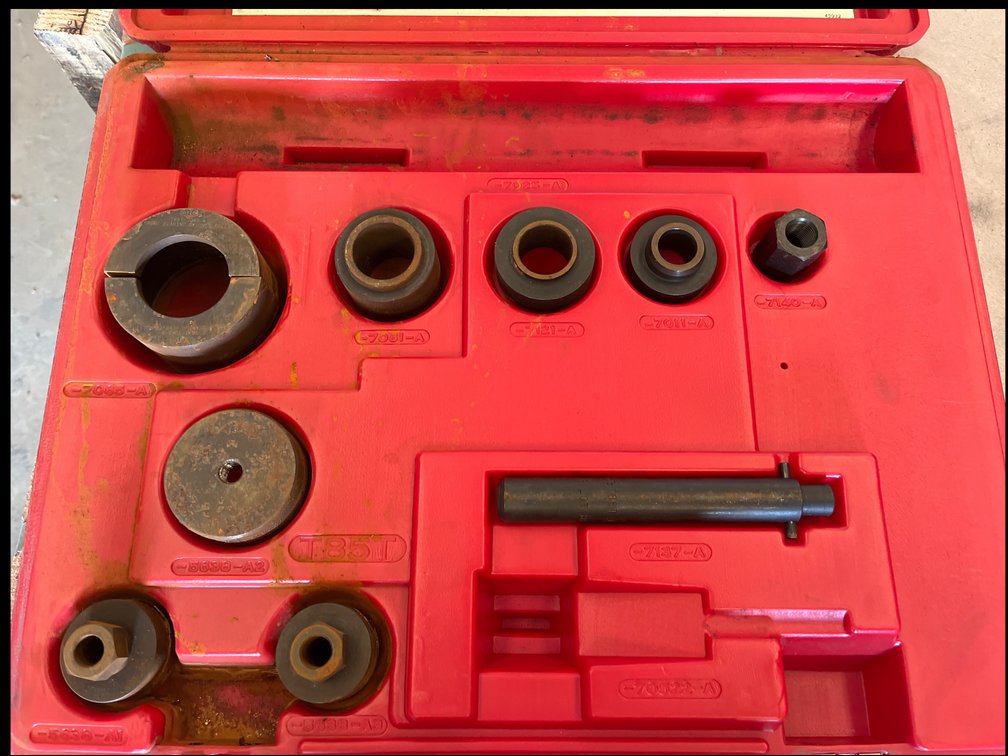 ROTUNDA FORD SERVICE ESSENTIAL KIT 