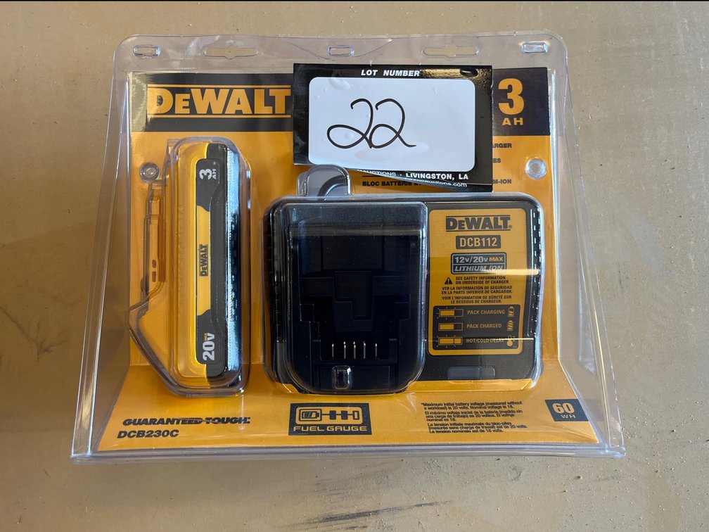 DEWALT STARTER KIT 20V BATTERY AND CHARGER