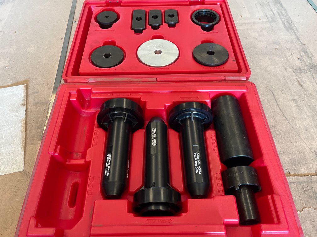 ROTUNDA FORD SERVICE ESSENTIAL KIT