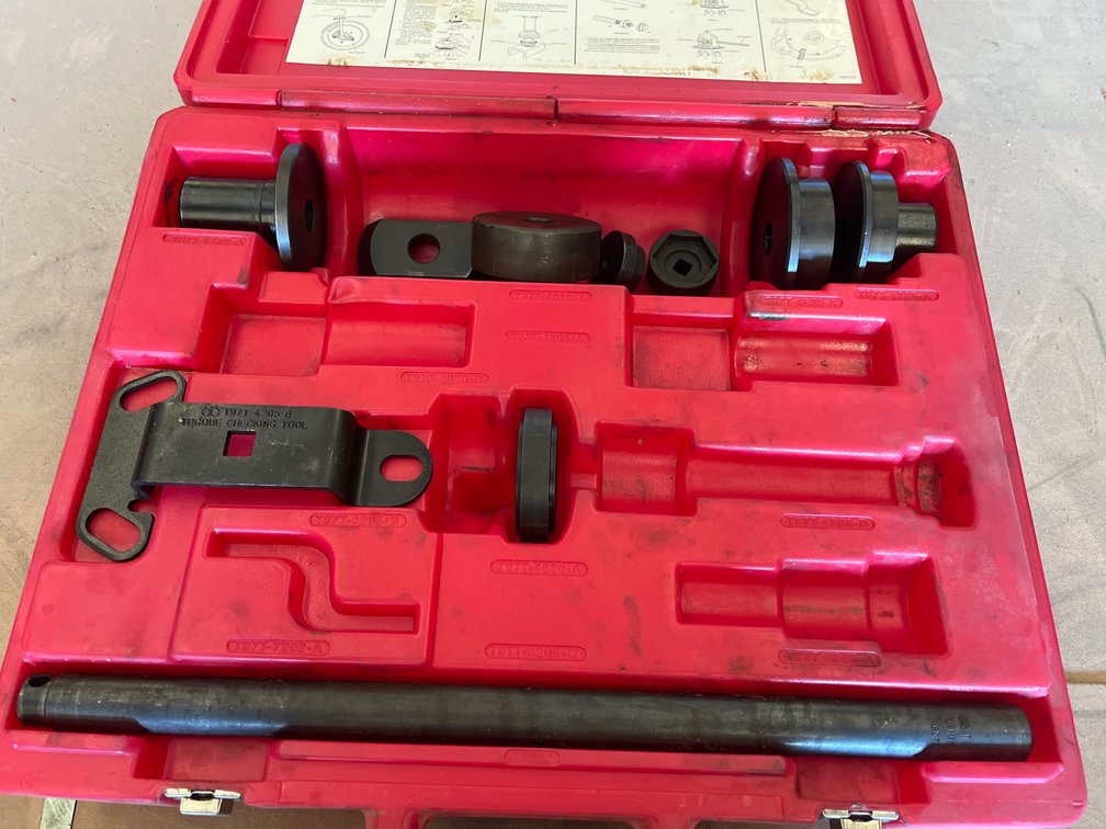 ROTUNDA FORD SERVICE ESSENTIAL KIT