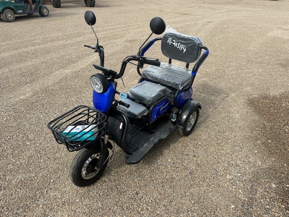 SPIRIT ELECTRIC SCOOTER WITH CHARGER, 3 WHEEL