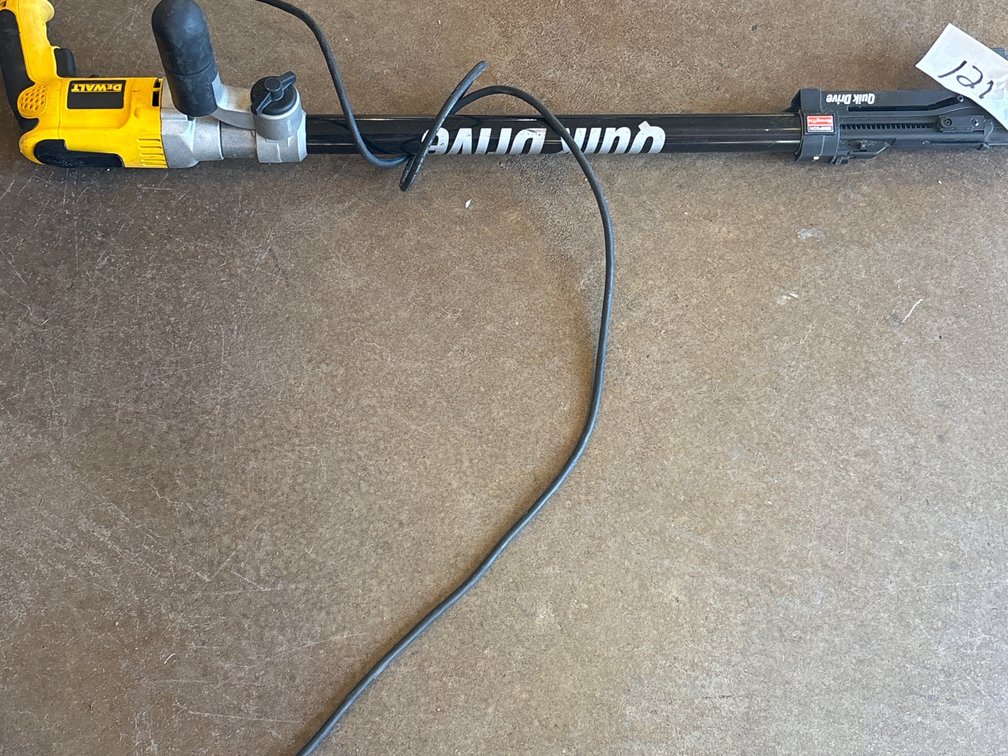 DEWALT SCREW GUN