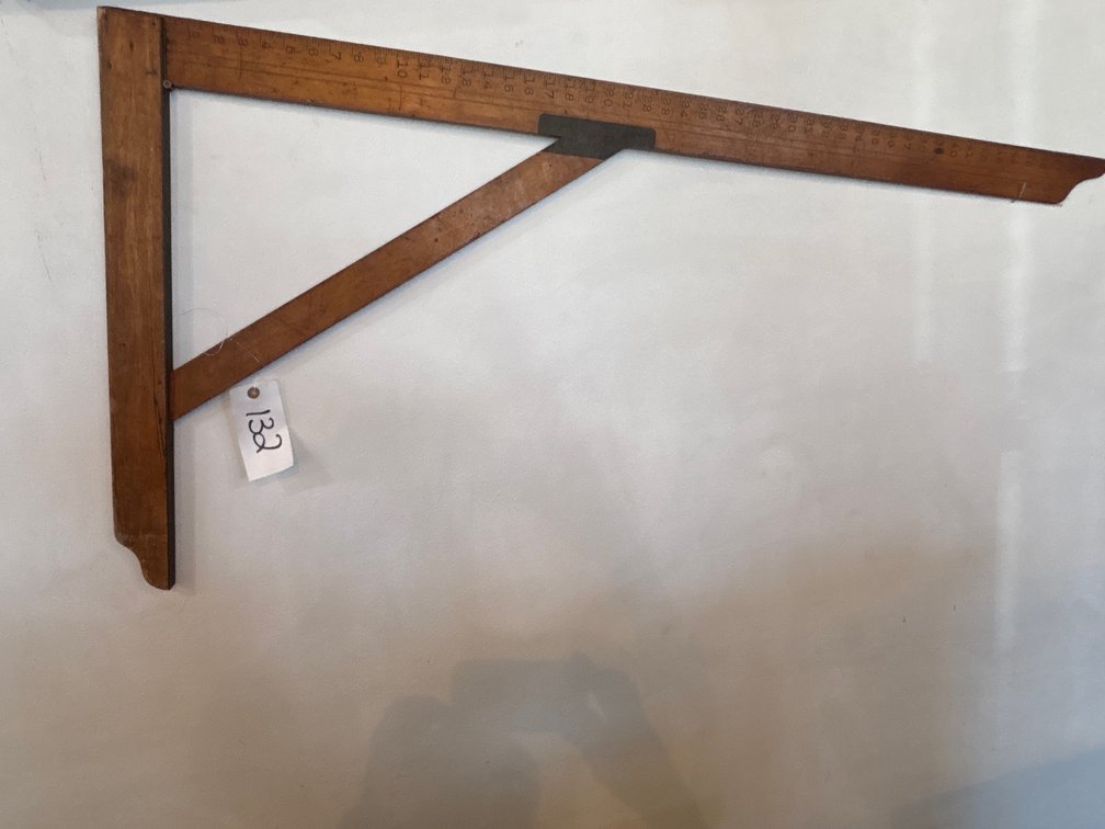 DECORATIVE SET OF SQUARES AND SAWS