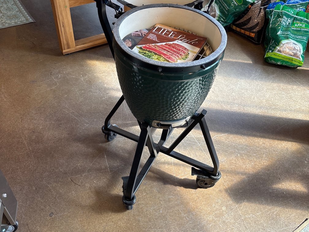 BIG GREEN EGG ON ROLLING STAND