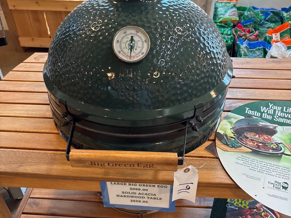 BIG GREEN EGG WITH TABLE