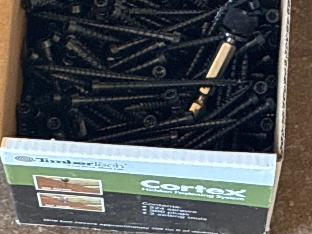 LOT OF TIMBER TECH CORTEX SCREWS