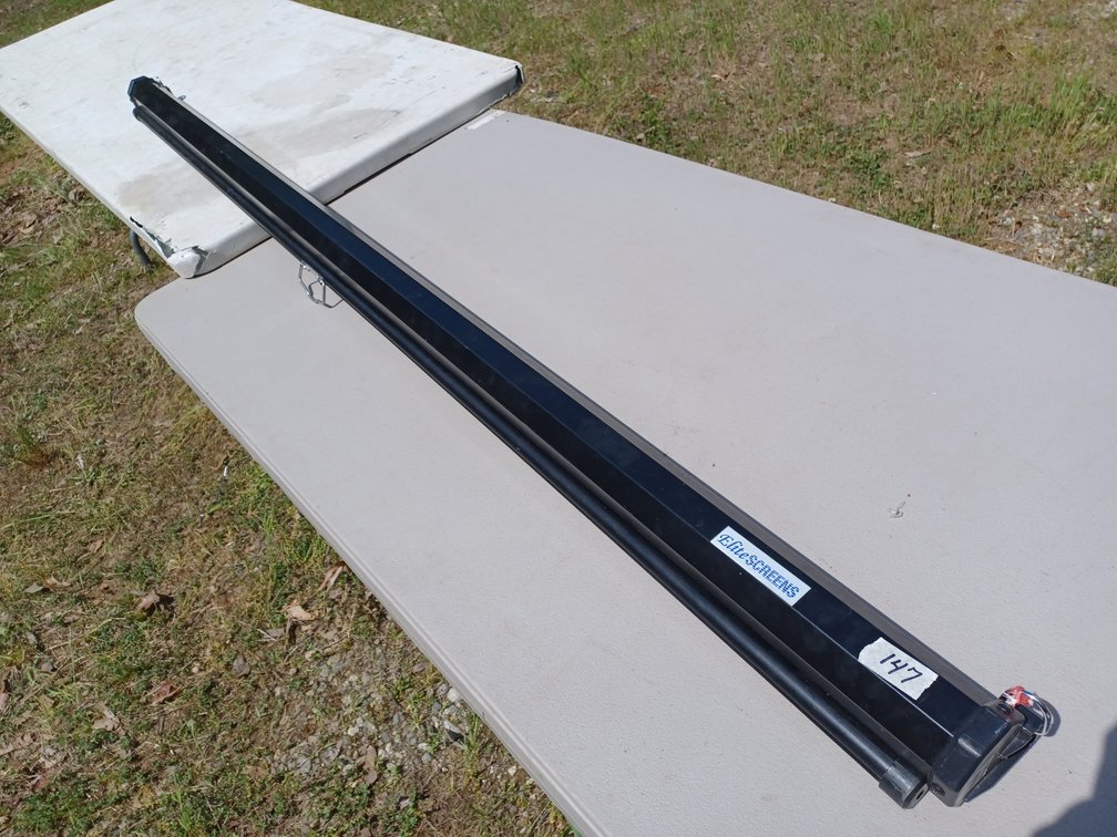 Retractable sun shade 