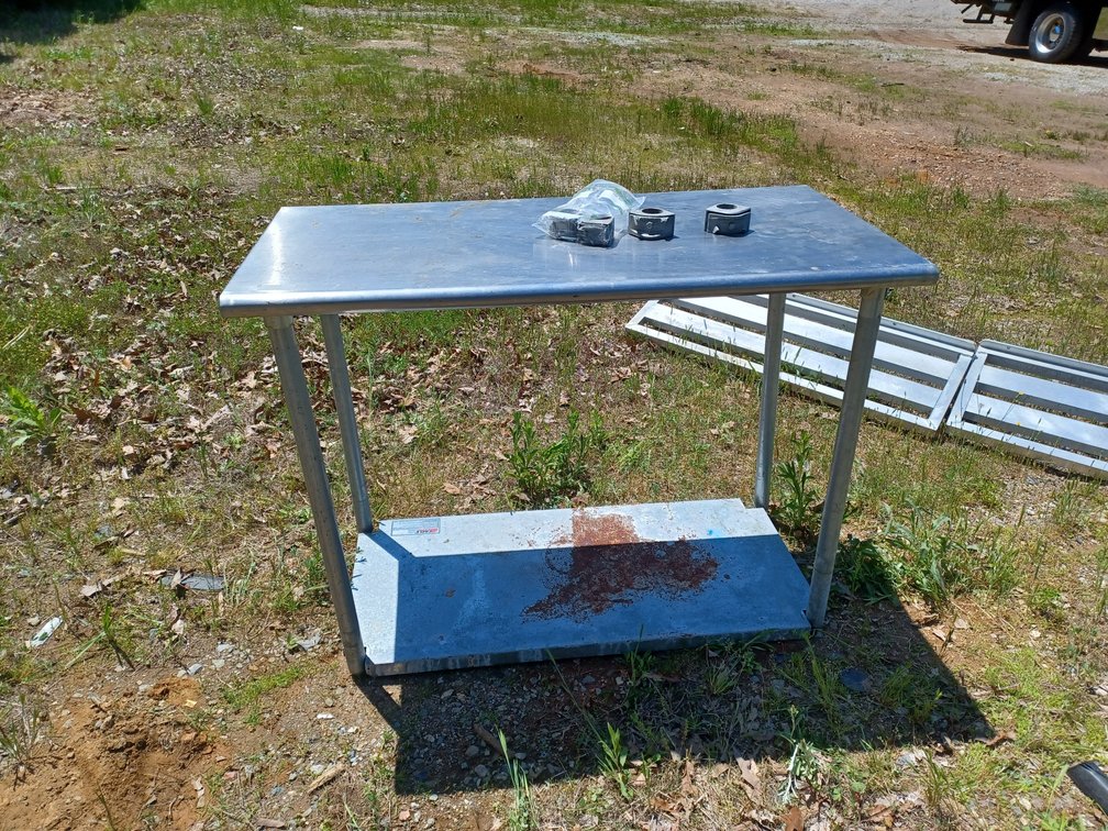 Stainless steel table 