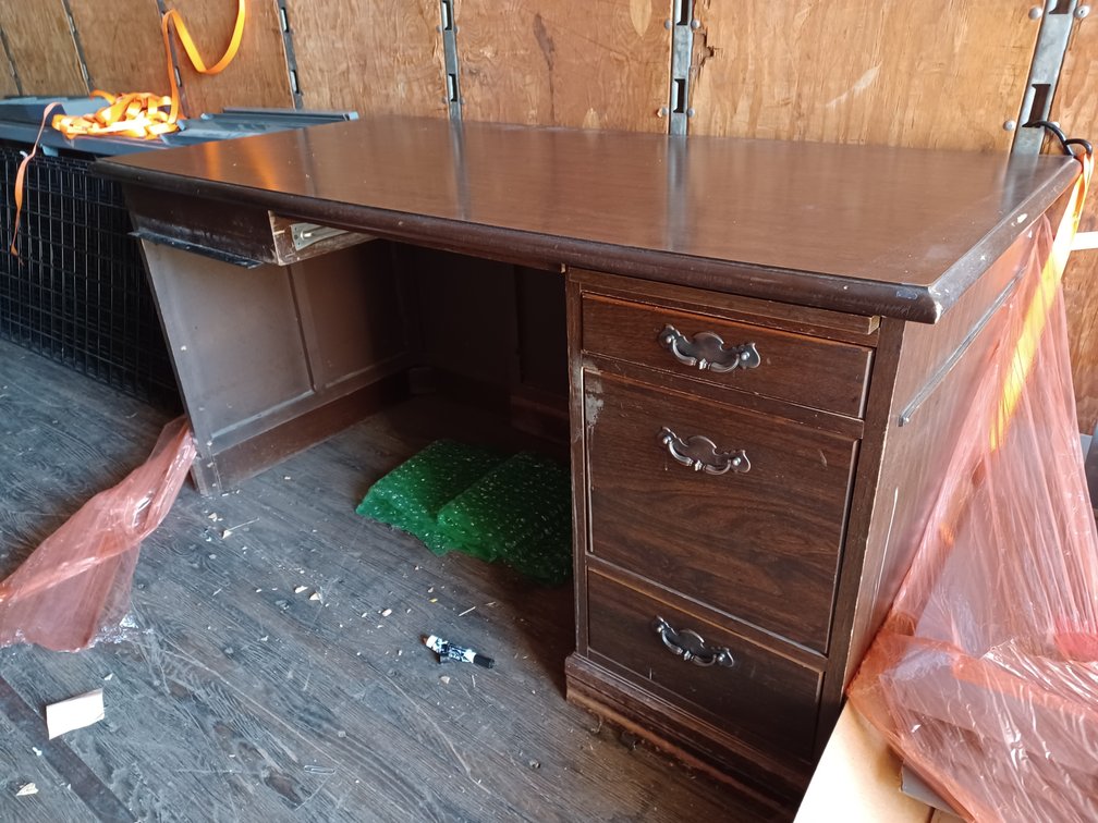 Desk with 3 drawers 