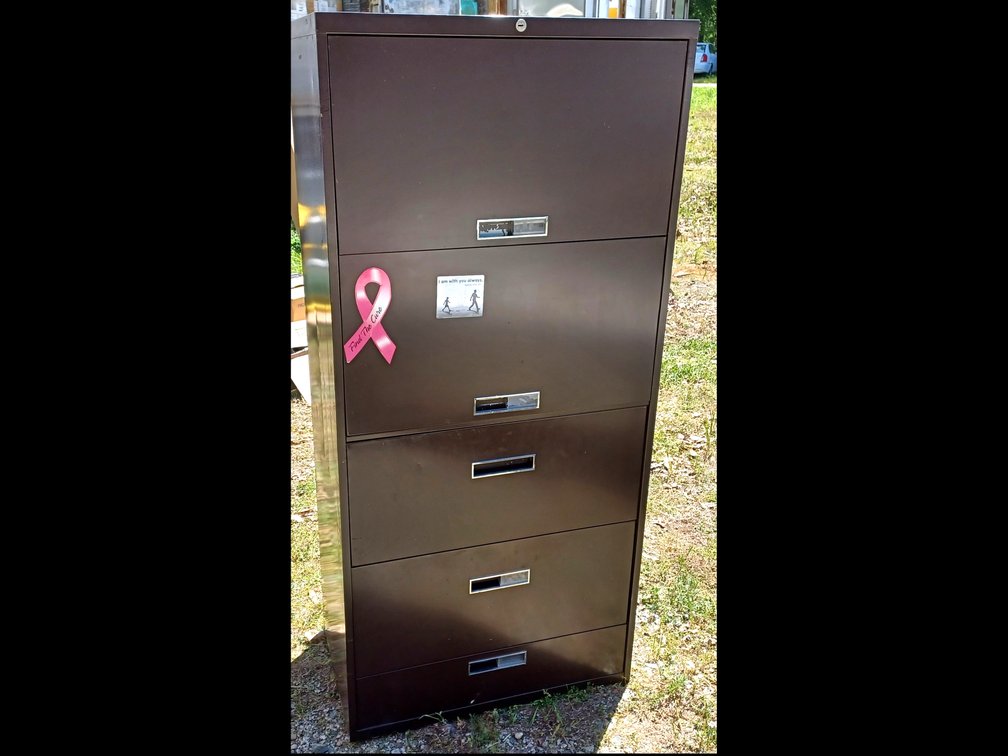 File cabinet 
