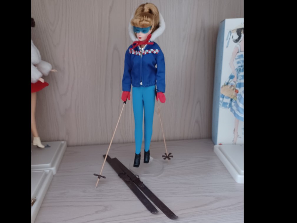 Barbie Skiing