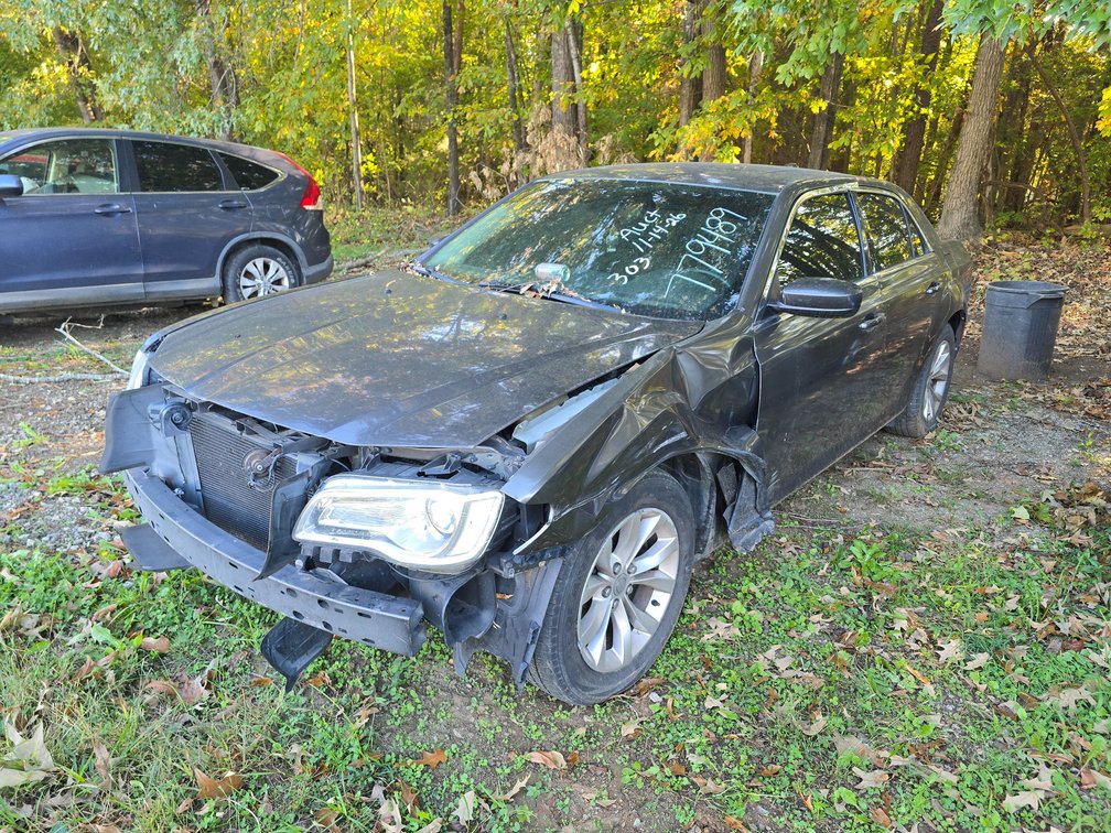 2015  Chrysler  300  VIN #  2C3CCAAG7FH779489