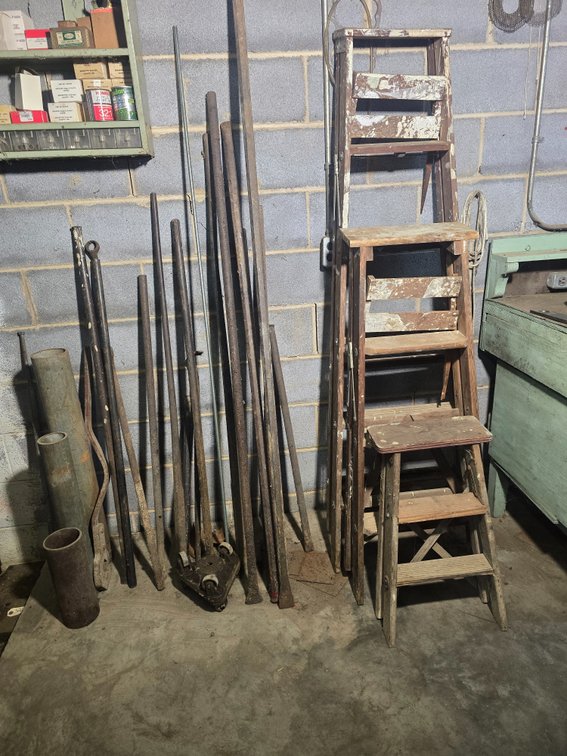 Pry Bars & Ladders