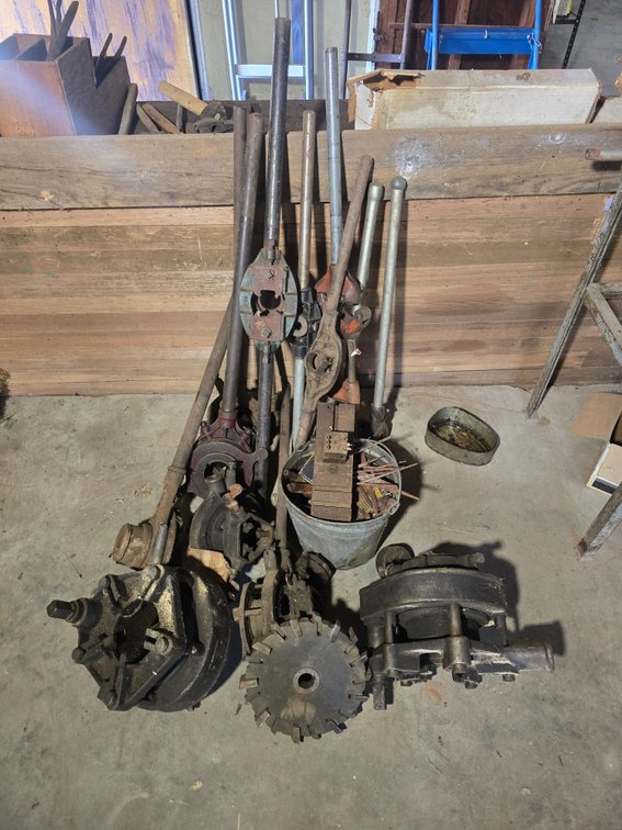 Pipe threading equipment and tooling