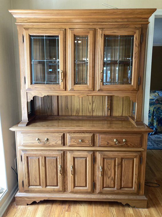 Vintage St. Bent & Bros Lighted Oak China/Buffet Cabinet 6.5’h x 4’8”w x 19”d