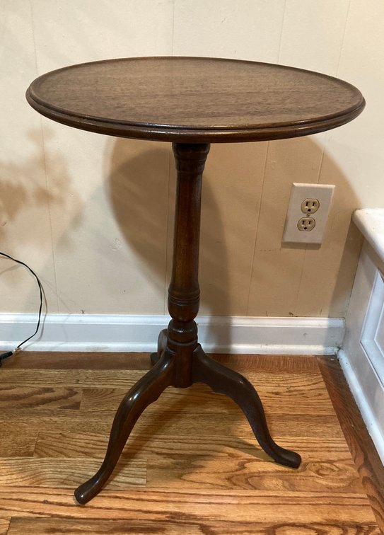 Antique 3 Leg Accent Table/Plant Stand 2’h x 16”diameter