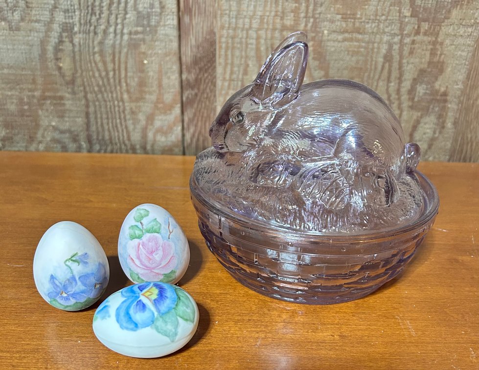 Longaberger Lavender Bunny on Nest w/3 Porcelain Eggs