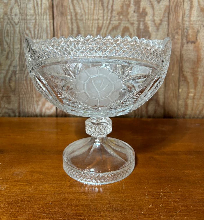 Ann Hutte Crystal Pedestal Fruit Bowl 8x8