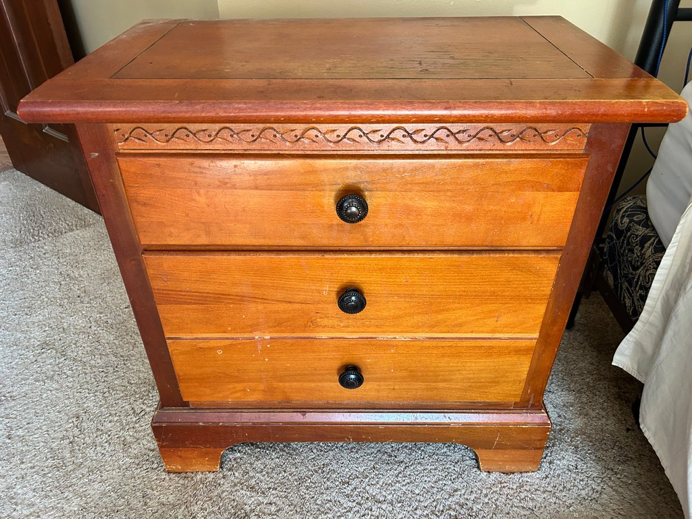 2 Nightstands