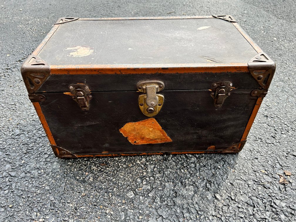 Small Vintage Trunk 18x10x4