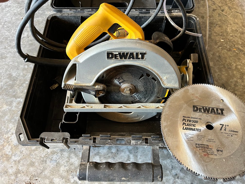DeWalt Circular Saw Model DW368