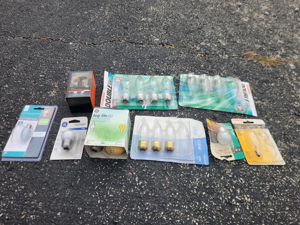 Lot of Light Bulbs - LOT A
