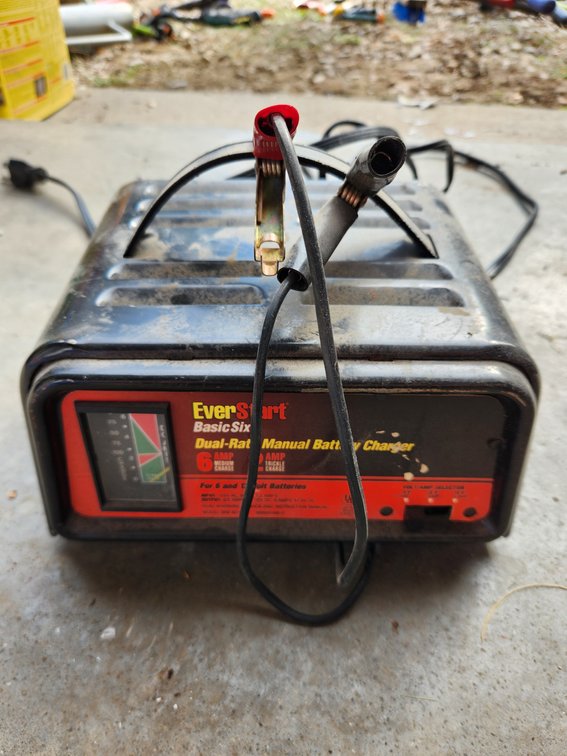Everstart Basic Six Manual Battery Charger. Untested