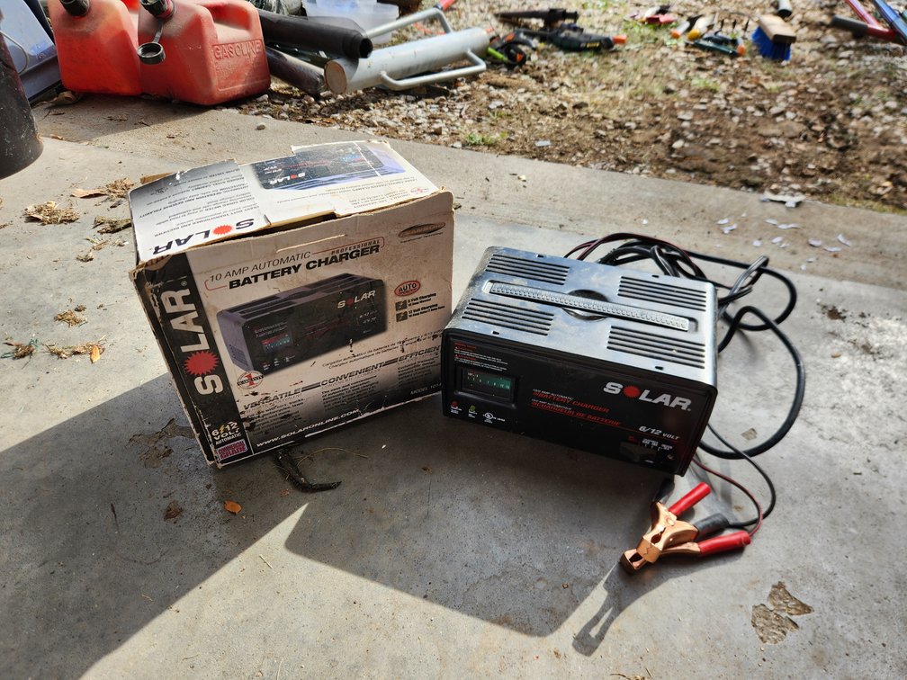 Solar 10 Amp Automatic Battery Charger, Untested