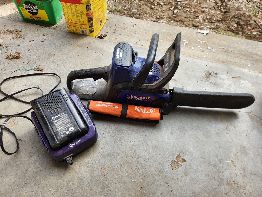 Kobalt Chainsaw w/Chainsaw Sharpening Kit, Untested