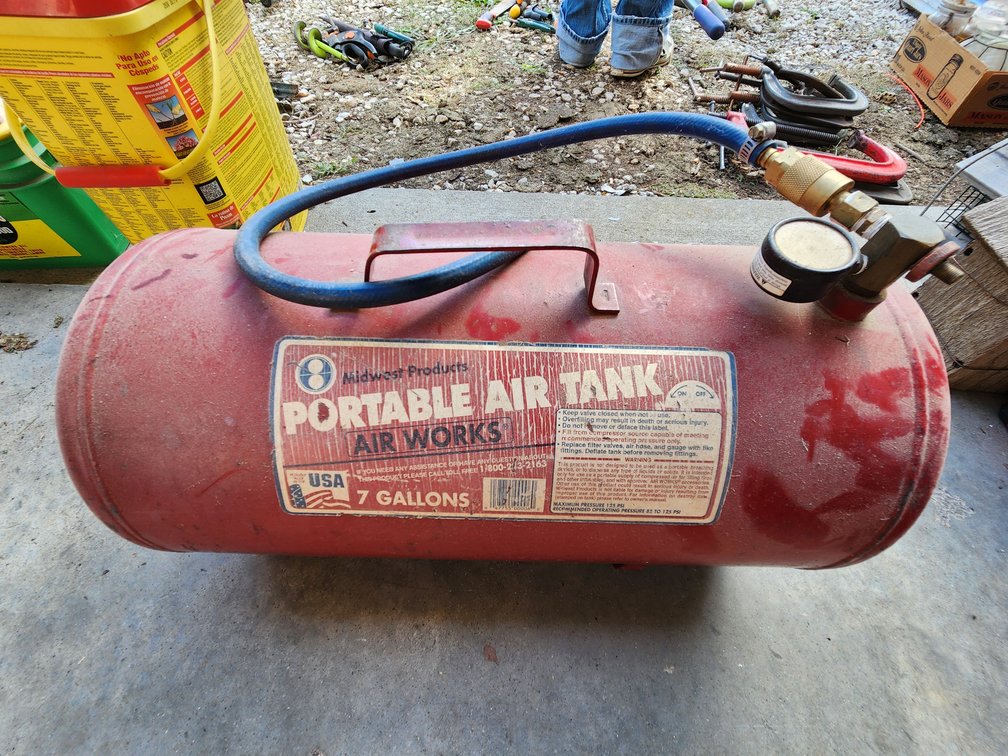 Midwest Products Portable 7 Gallon Air Tank with Nozzle
