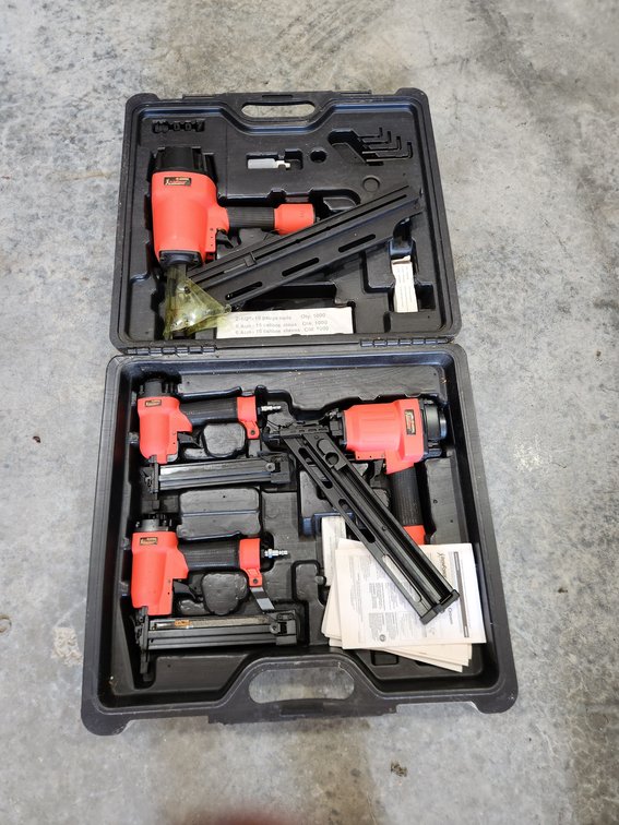 Iron Force by Campbell Hausfeld Pneumatic Nailer Set