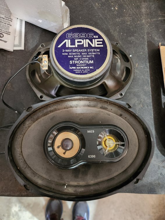 Alpine 3-Way Speaker System, Not Tested