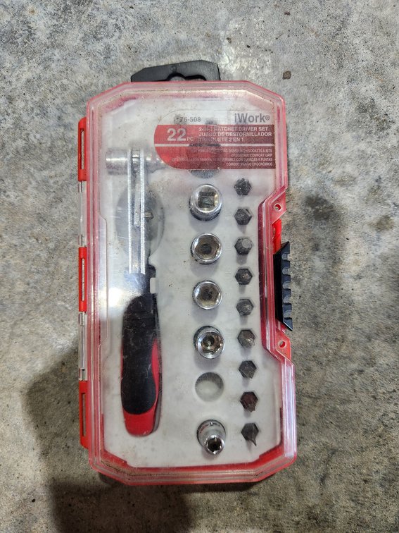 Iwork 22pc 2-in-1 Ratchet Driver Set. Missing Sockets