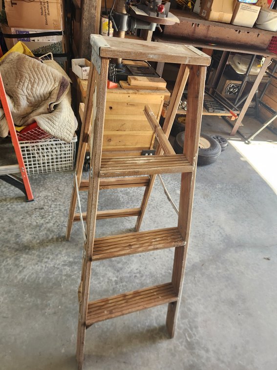 4ft Wooden Step Ladder