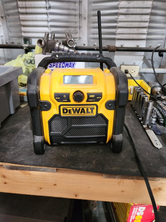 DeWalt 20v Max/18v/12v Jobsite Radio