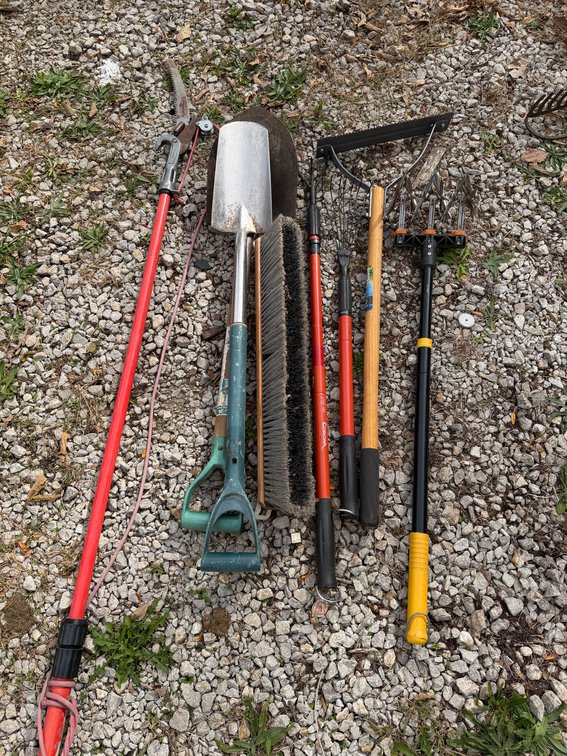 Lot of yard tools - Lot B