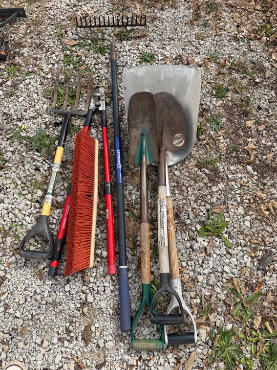 Lot of yard tools - Lot C