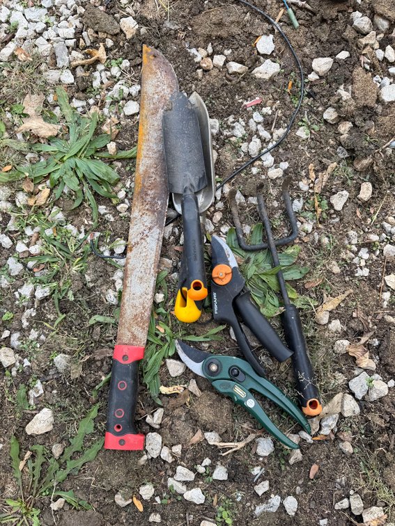 Lot of garden/yard tools - Lot B